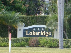 entrance sign for Lakeridge Greens